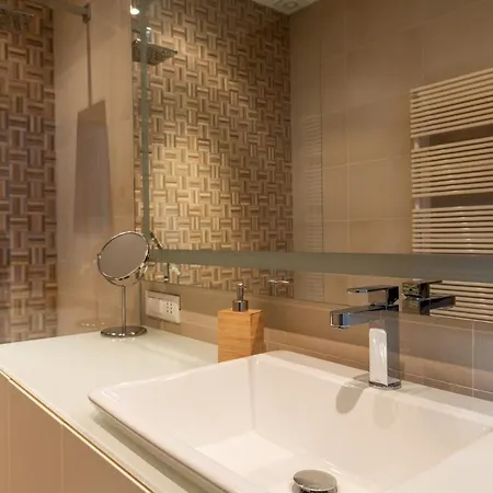 Easytopstay - Tricolore Modern And Cozy Apartment Mailand