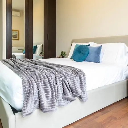 Joivy Elegant 1-br Flat Next To Centrale Апартаменты *