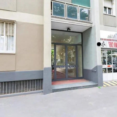 Guesthost - Life & Mico Cosy And Functional מילאנו