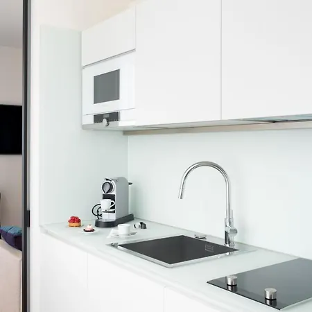 Hotel apartamentowy Bmore Duomo - Luxury Near Duomo Mediolan