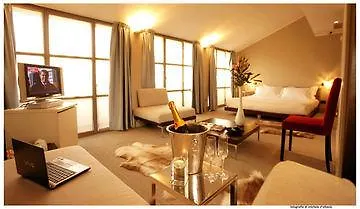 Townhouse 12 Hotel