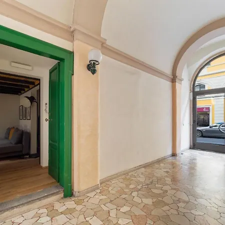 Guesthost - Porta Venezia Modern Loft - The Door *