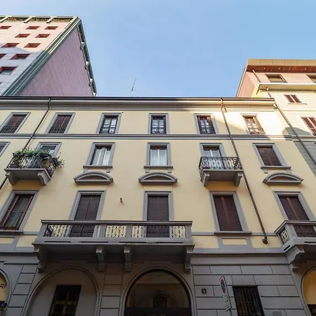 Guesthost - Porta Venezia Modern Loft - The Door *