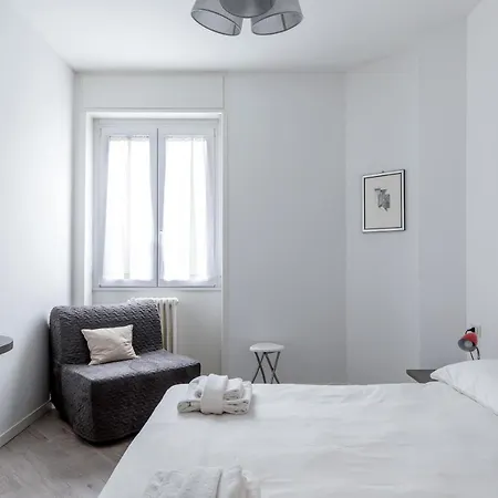 Piazza De Angeli M1 Comfortable Flat With Balcony * Milán