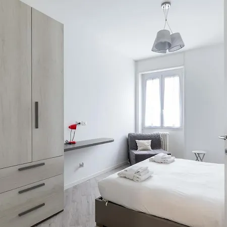 Hotel Piazza De Angeli M1 Comfortable Flat With Balcony *