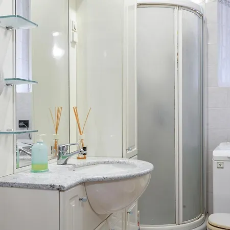 شقة Hostmate - - Via Rovereto ميلان