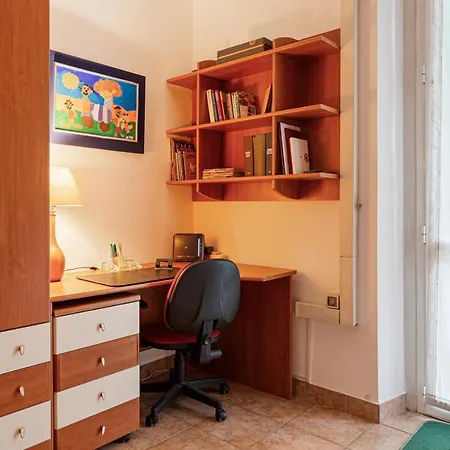 Apartment Hostmate - - Via Rovereto Milan