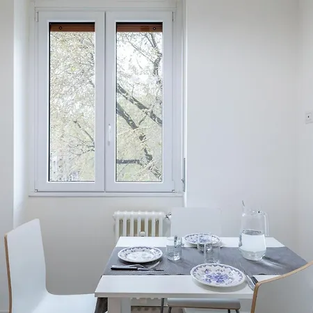 Piazza De Angeli M1 Comfortable Flat With Balcony *