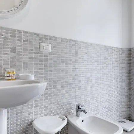 Piazza De Angeli M1 Comfortable Flat With Balcony Milano