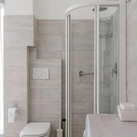 Piazza De Angeli M1 Comfortable Flat With Balcony *