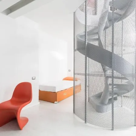 Unique 4 Storey House On Naviglio 4bd, 4bt Lägenhet Milano