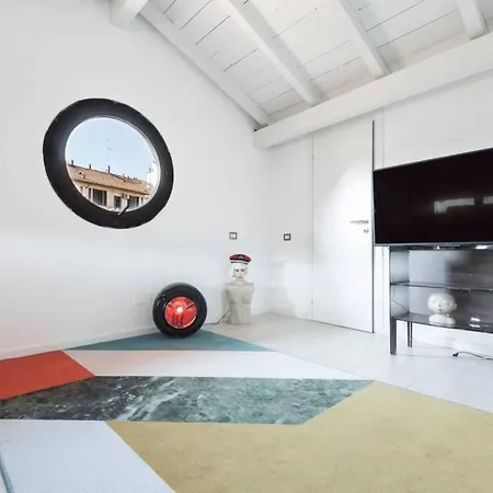 Lägenhet Unique 4 Storey House On Naviglio 4bd, 4bt