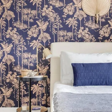 Golden Navy Design In Porta Venezia Apartment *