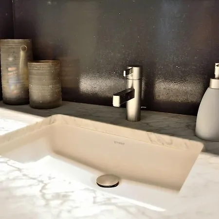 Youhosty - Del Lauro 6 * Милан