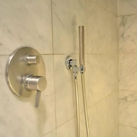 Youhosty - Del Lauro 6 *