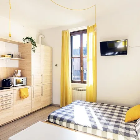 A Yellow Touch - Modern In Isola