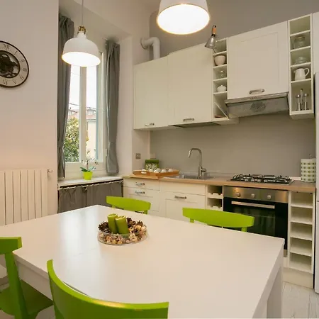 The Best Rent - Beautiful Near Loreto Metro Station Apartman
