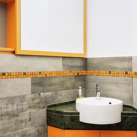 A Retreat In The Heart Of I Via Sapeto * Milan