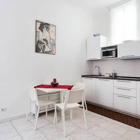 Isola And Zara Comfortable Apartment Milan