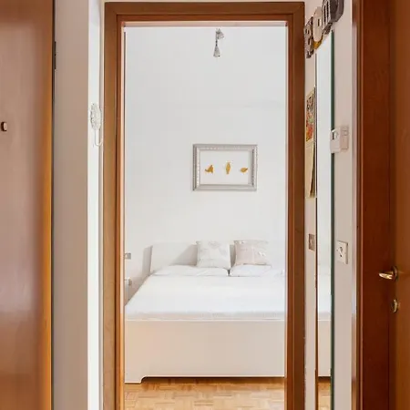 Comfy In Corso Apartment Milan