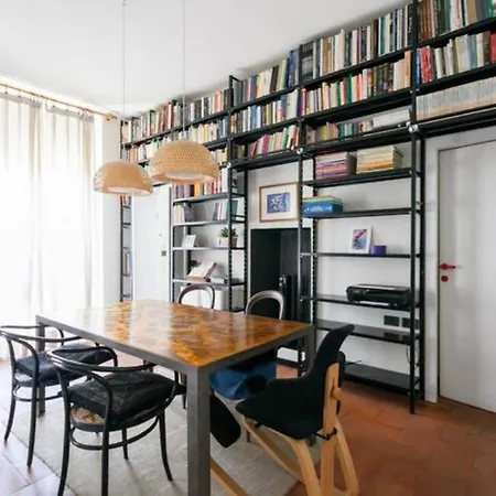 Guesthost - Porta Ticinese Balcony * Milano