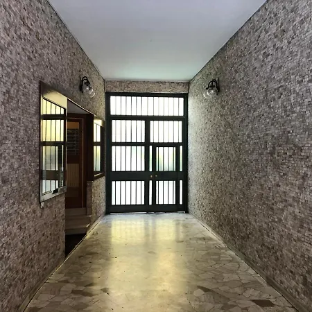 Elegant In Center * Milão