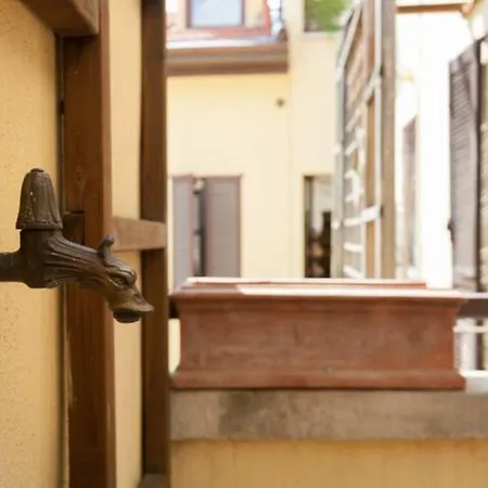 Apartment Guesthost - Porta Ticinese Balcony