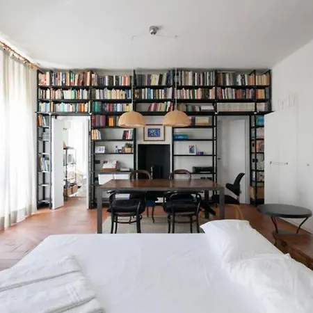 Guesthost - Porta Ticinese Balcony Apartment