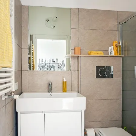 A Yellow Touch - Modern In Isola * Milan
