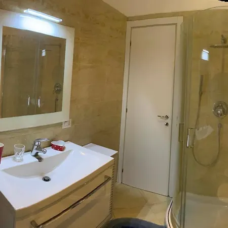 Bilocale Appena Ristrutturato - Stazione דירה