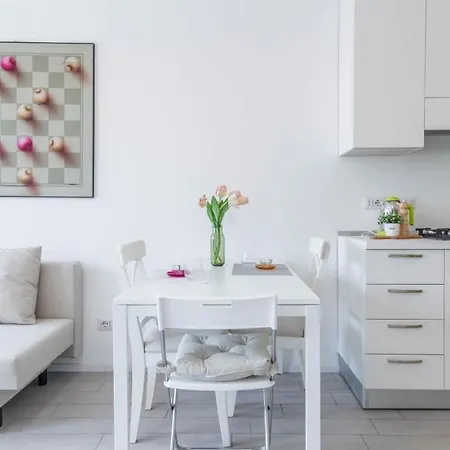 Joivy Bright For 3 Near Porta Romana And Ied Apartman *