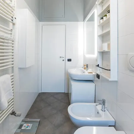 Isola District & Istria M5 Apt! Апартаменты