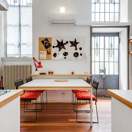 شقة Delightful And Large Loft In Porta Romana ميلان