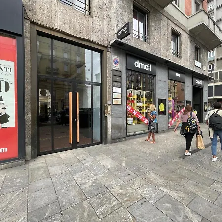 Guesthost - Dimora Claudia Luxury بيت ضيافة ميلان