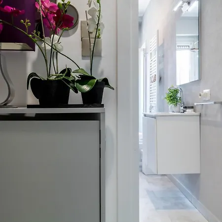 Апартаменты Altido Spacious 1 Bedroom For 3 In