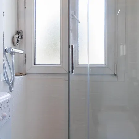 Апартаменты Altido Spacious 1 Bedroom For 3 In *