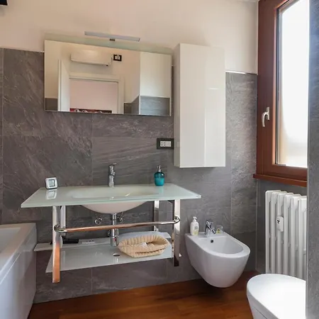 Luxury Close To Navigli - Bari شقة *