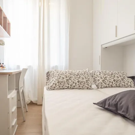The Rent - Beautiful Two-bedroom Close To Cinque Giornate Square Apartmán *