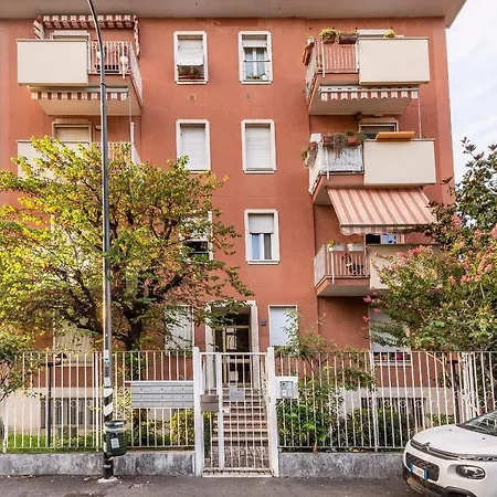 Precotto Comfortable Flat With Balcony Daire