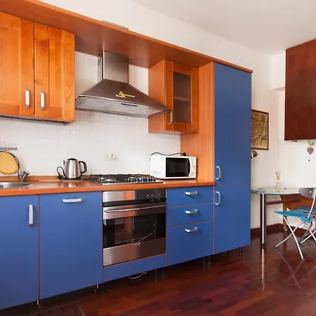 De Angeli Cozy Apartment- Youhosty Apartment