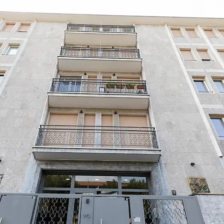 West - Modern And Comfortable Appartement