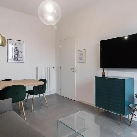 Apt24 - Modern With Balcony * Милан