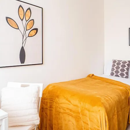 The Rent - Beautiful Three-bedrooms Near Metro Lodi * ميلان