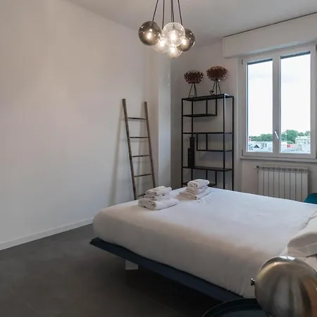 Apt24 - Modern With Balcony Дом отдыха Милан