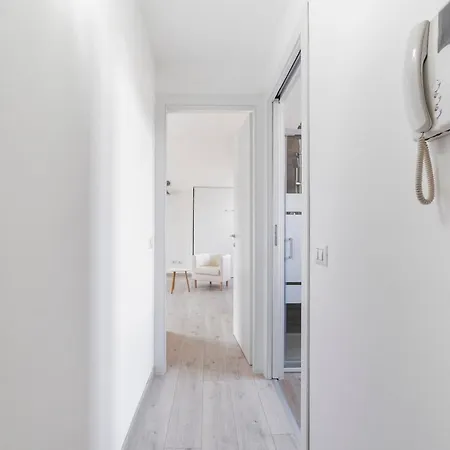 شقة Maciachini Renovated Studio! *