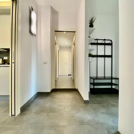 Lägenhet Bright 4-bedroom Near San Siro *