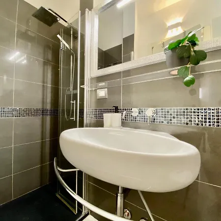 Bright 4-bedroom Near San Siro * Mediolan