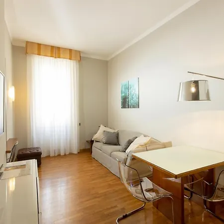 De La Gare Aparthotel