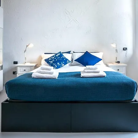 Hemeras Boutique Homes - Large Apartment Near The Central Station