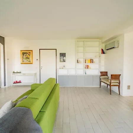 The Rent - Spacious Four-bedroom Close To Forlanini Distrct *
